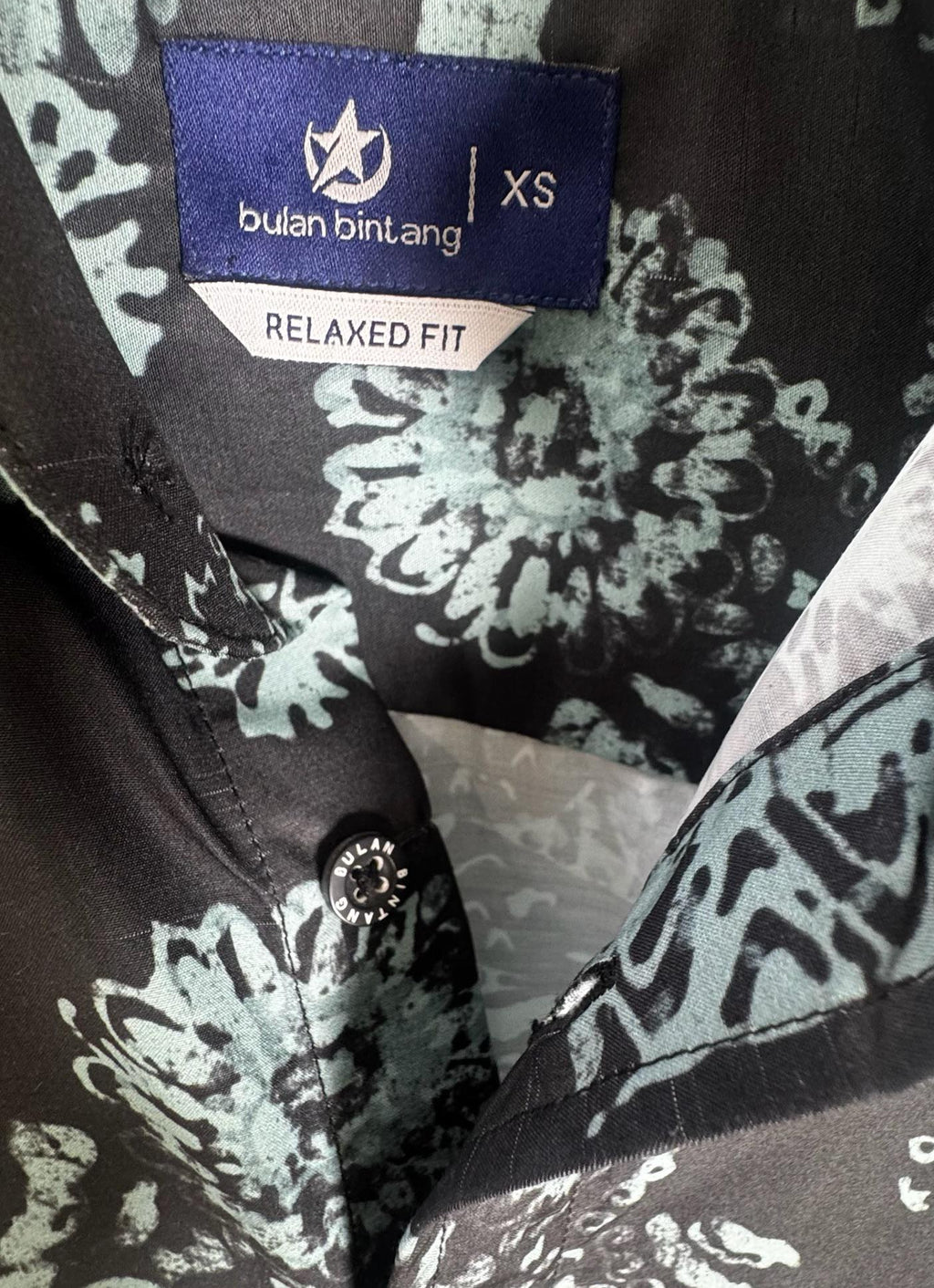 Bulan Bintang Men's Black Floral Relaxed Fit Short Sleeve Shirt