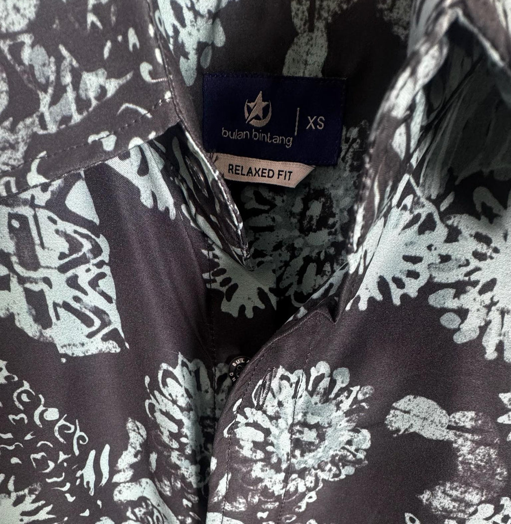 Bulan Bintang Men's Black Floral Relaxed Fit Short Sleeve Shirt