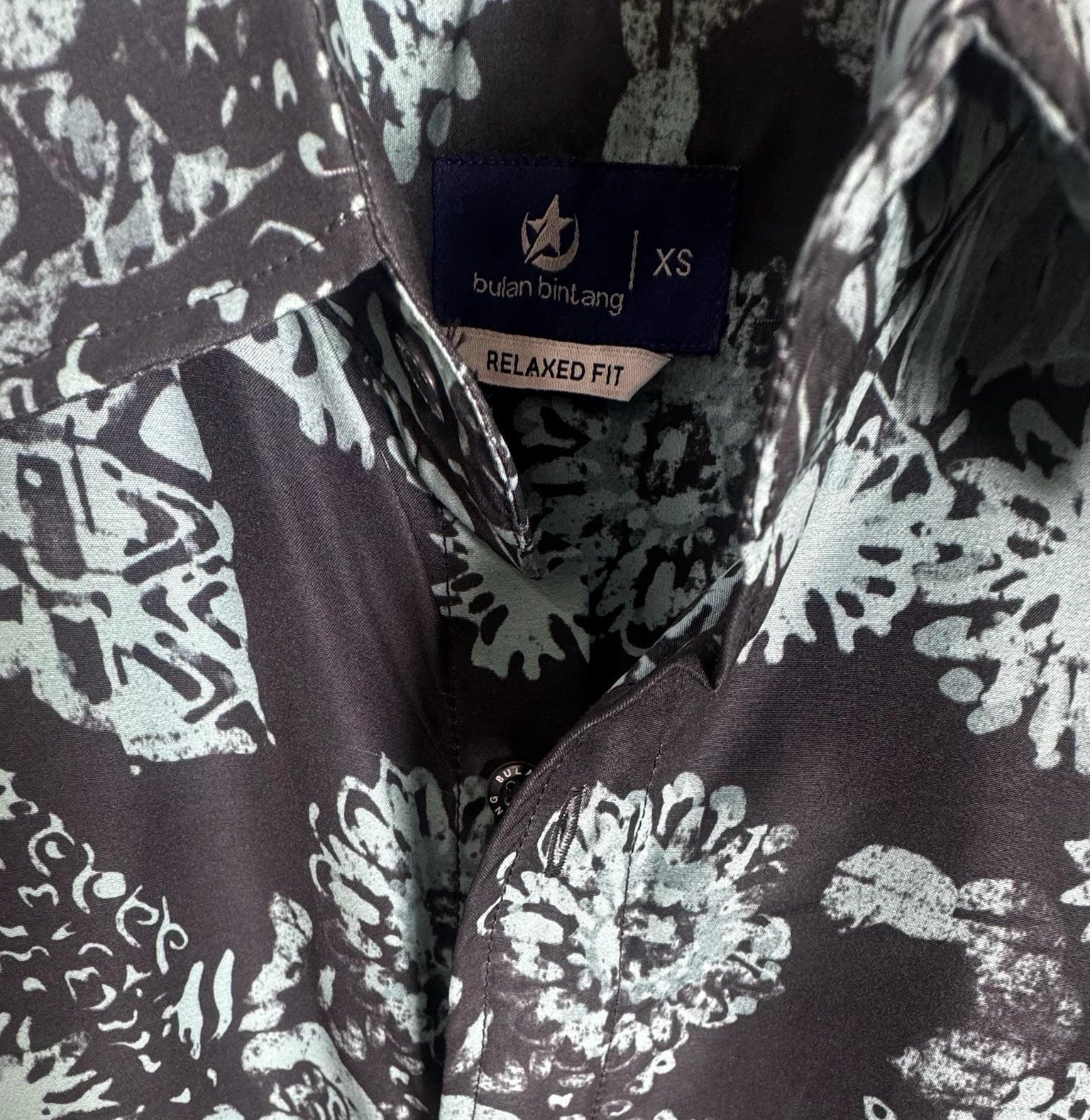 Bulan Bintang Men's Black Floral Relaxed Fit Short Sleeve Shirt