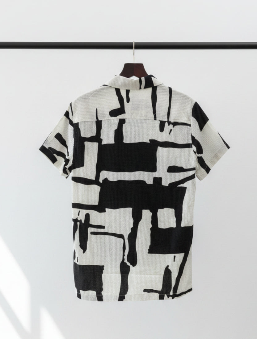Men's Black & White Abstract Print Short Sleeve Shirt