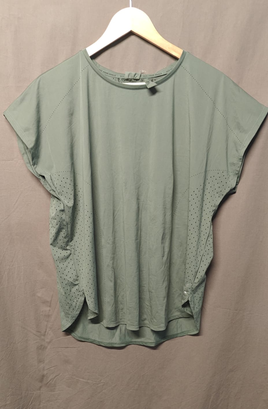 HIIT YOUR GOALS Women's Sage Green Perforated Activewear Top