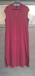 Women's Maroon Ribbed V-Neck Sleeveless Tunic with Side Slits