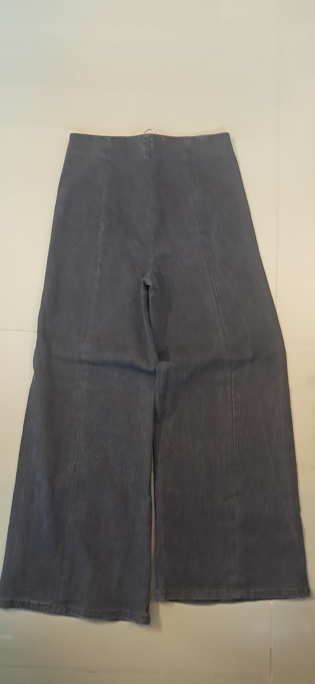 Forever 21 Women's Black Wide Leg Cropped Jeans with O-Ring Zipper