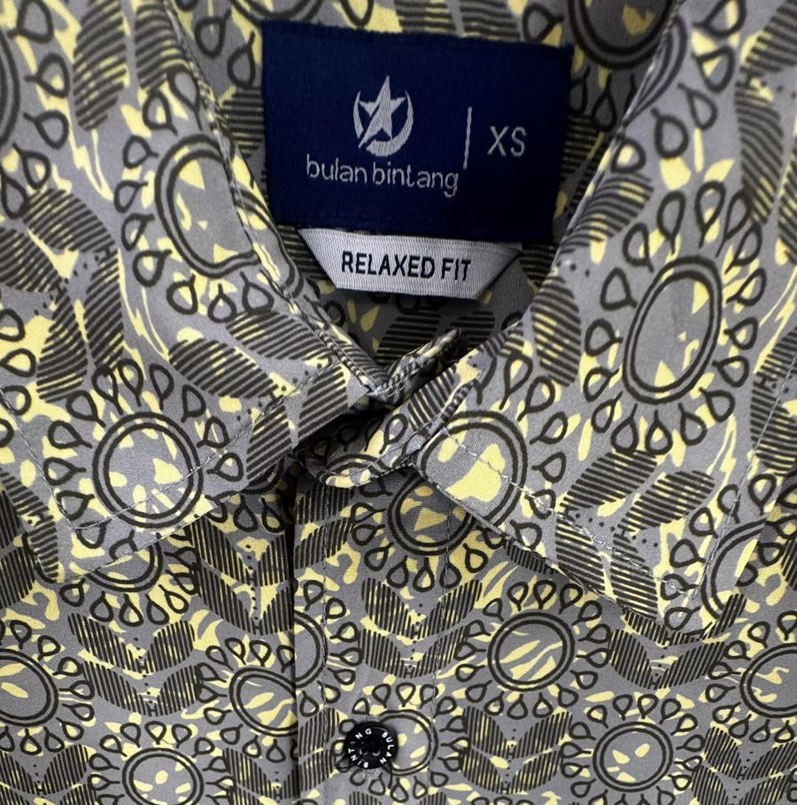 Bulan Bintang Men's Grey & Yellow Patterned Relaxed Fit Short Sleeve Shirt