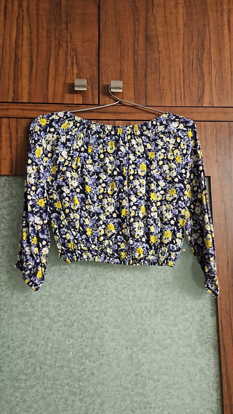 Women's Floral Print Full Sleeve Crop Top