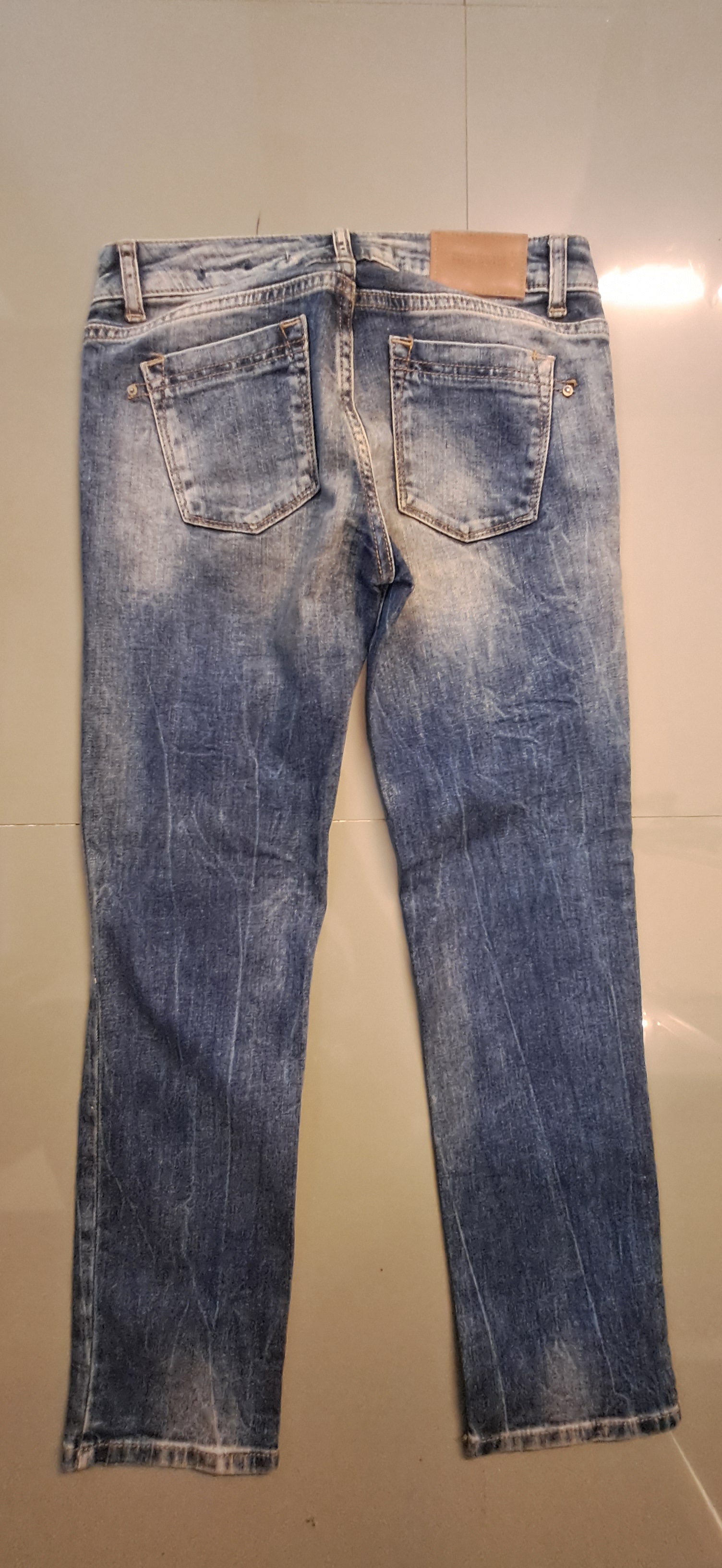 Zara TRF Women's Blue Distressed Straight Fit Jeans