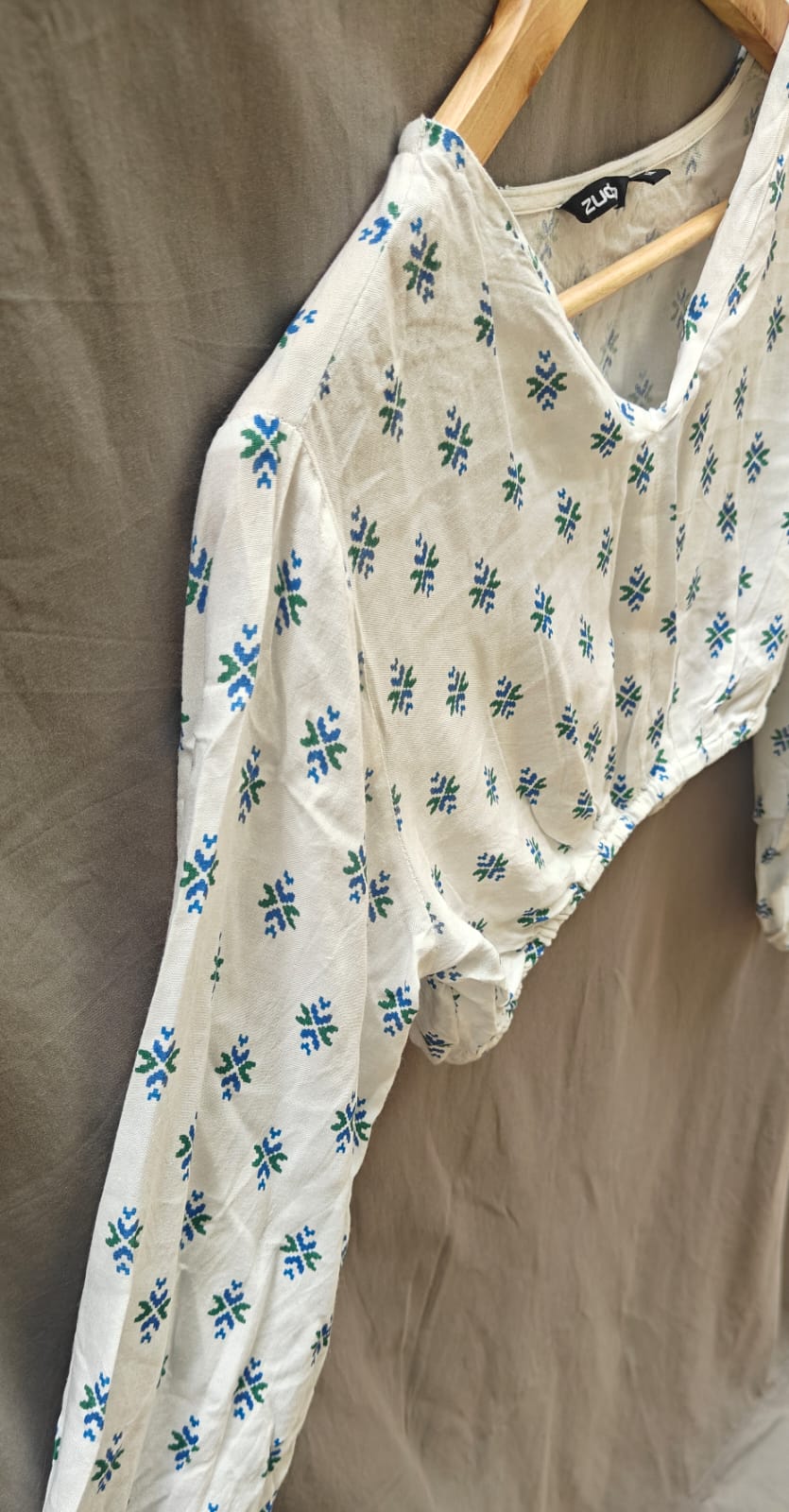 Zudio White Printed V-Neck Crop Top
