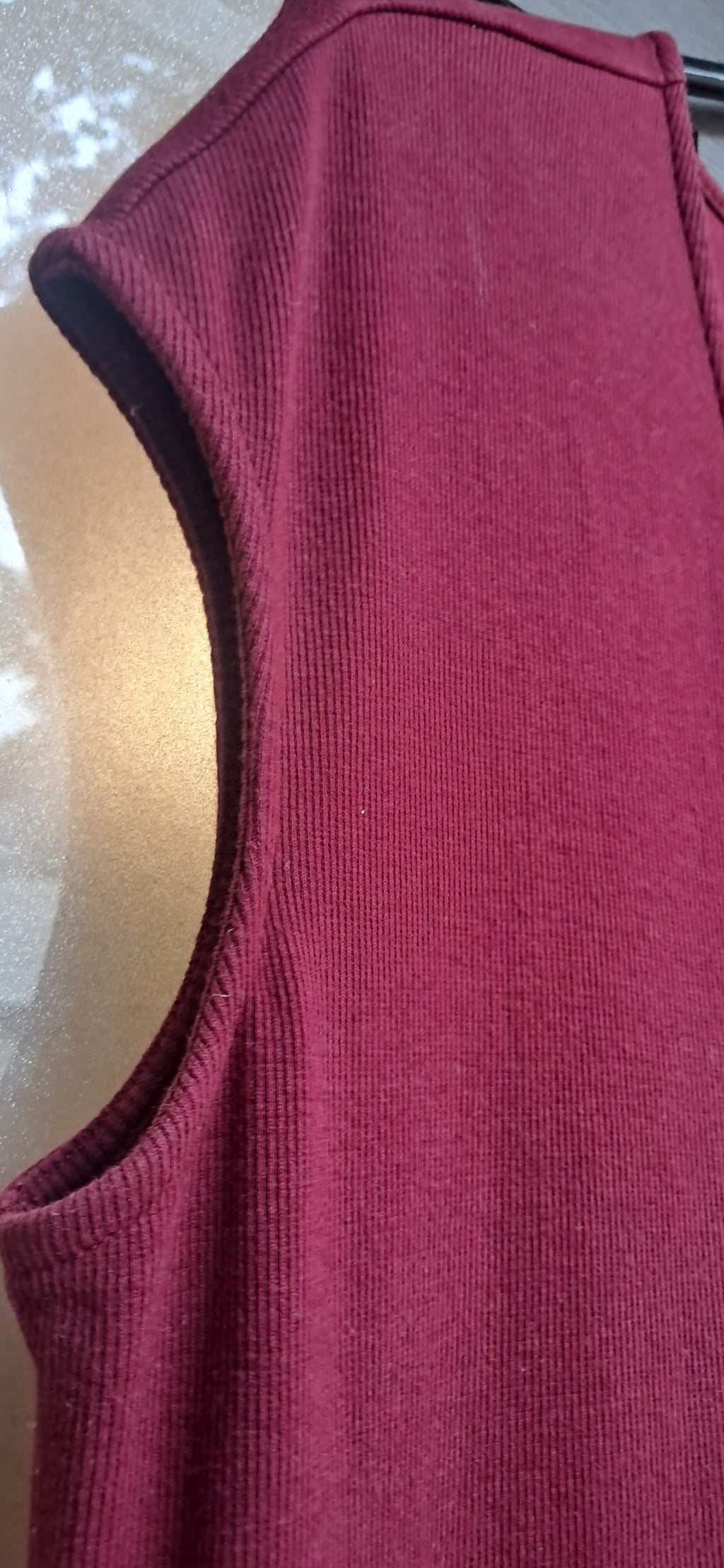 Women's Maroon Ribbed V-Neck Sleeveless Tunic with Side Slits
