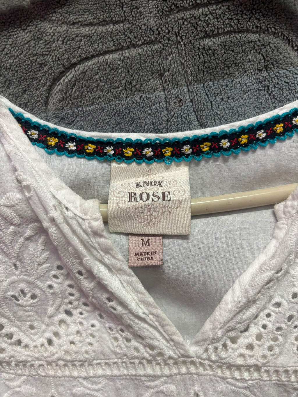 Knox Rose Women's White Eyelet Embroidered V-Neck Tunic Top - Size M