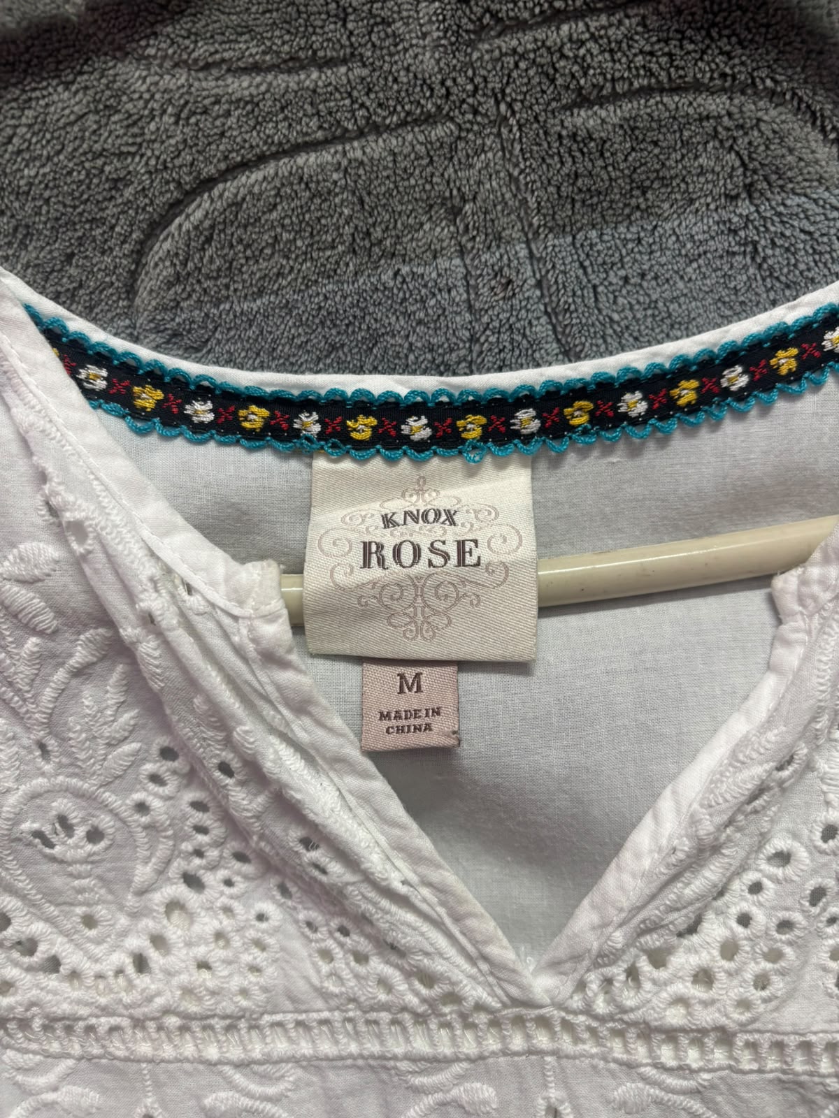 Knox Rose Women's White Eyelet Embroidered V-Neck Tunic Top - Size M