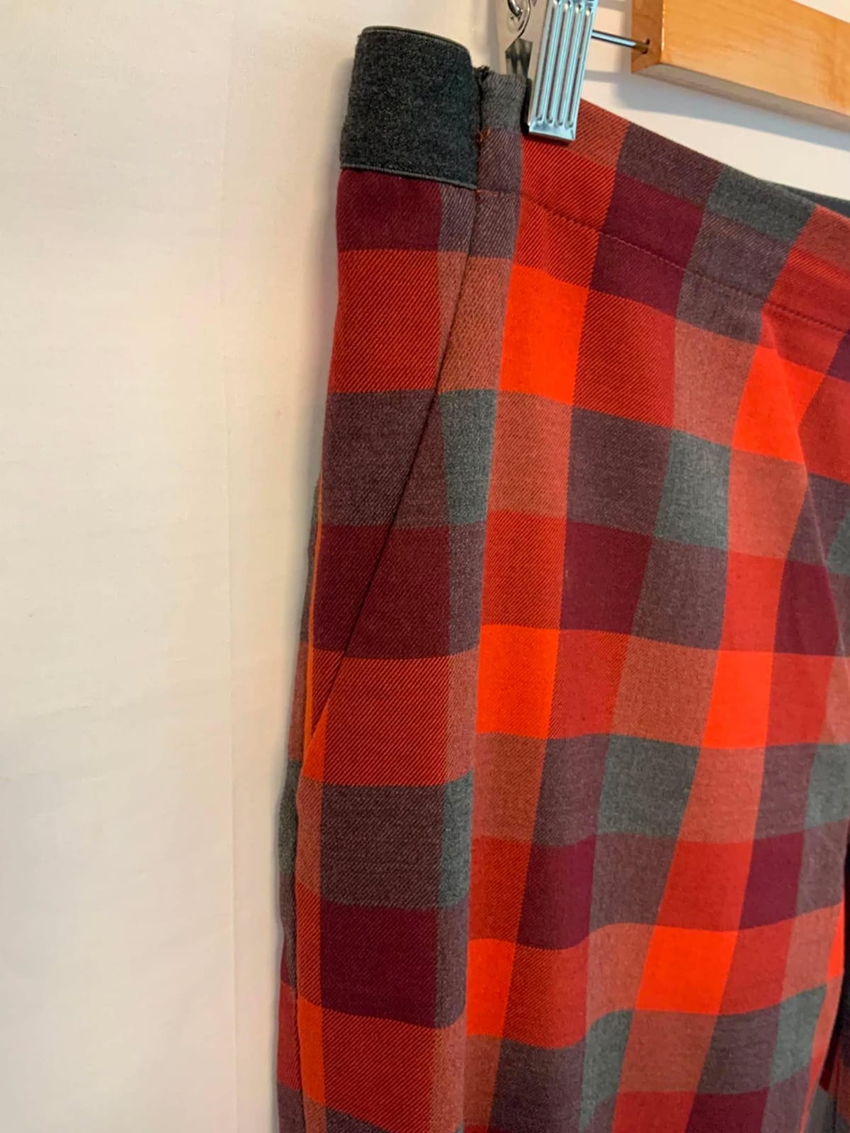 UNIQLO Women's Red & Grey Plaid Regular Fit Trousers