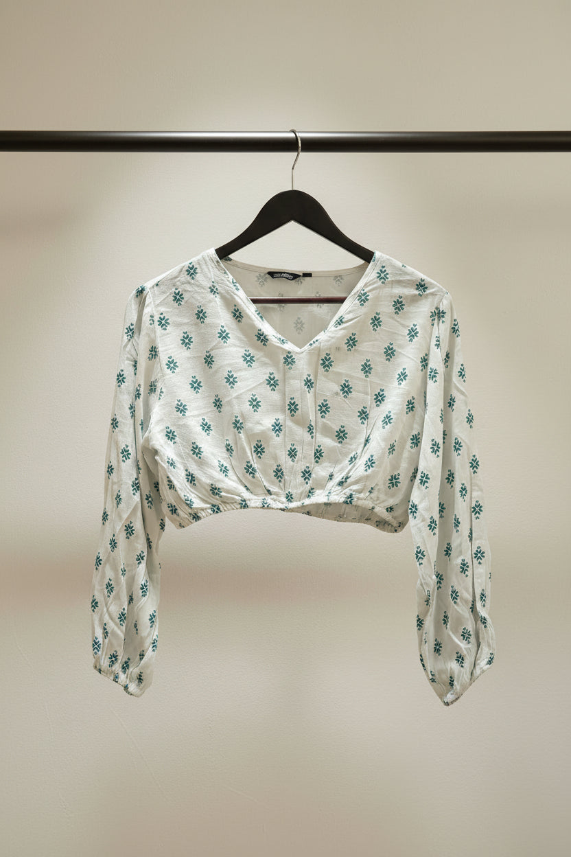 Zudio White Printed V-Neck Crop Top