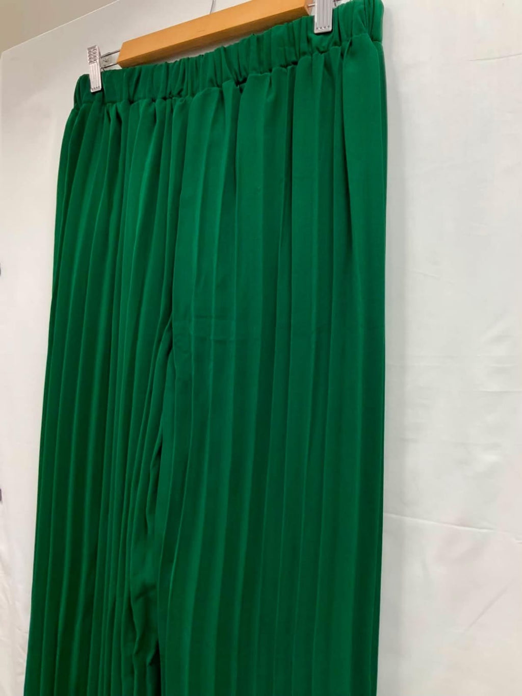 Women's Emerald Green Pleated Wide Leg Trousers