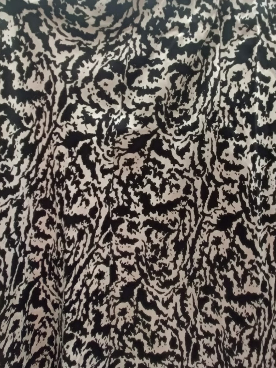 H&M Women's Black and Off-White Abstract Print A-Line Maxi Skirt