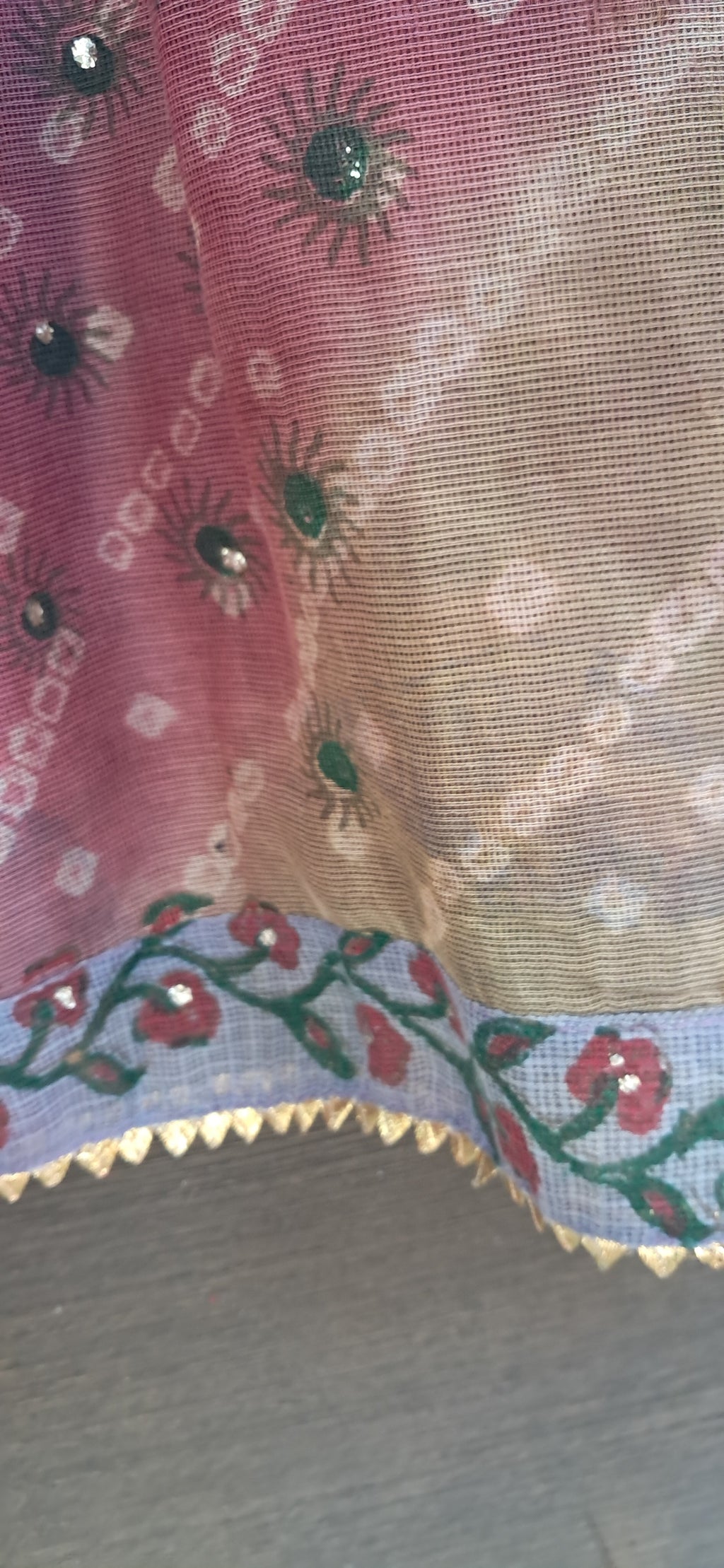Women's Sleeveless Bandhani Print Kurta with Embellishments