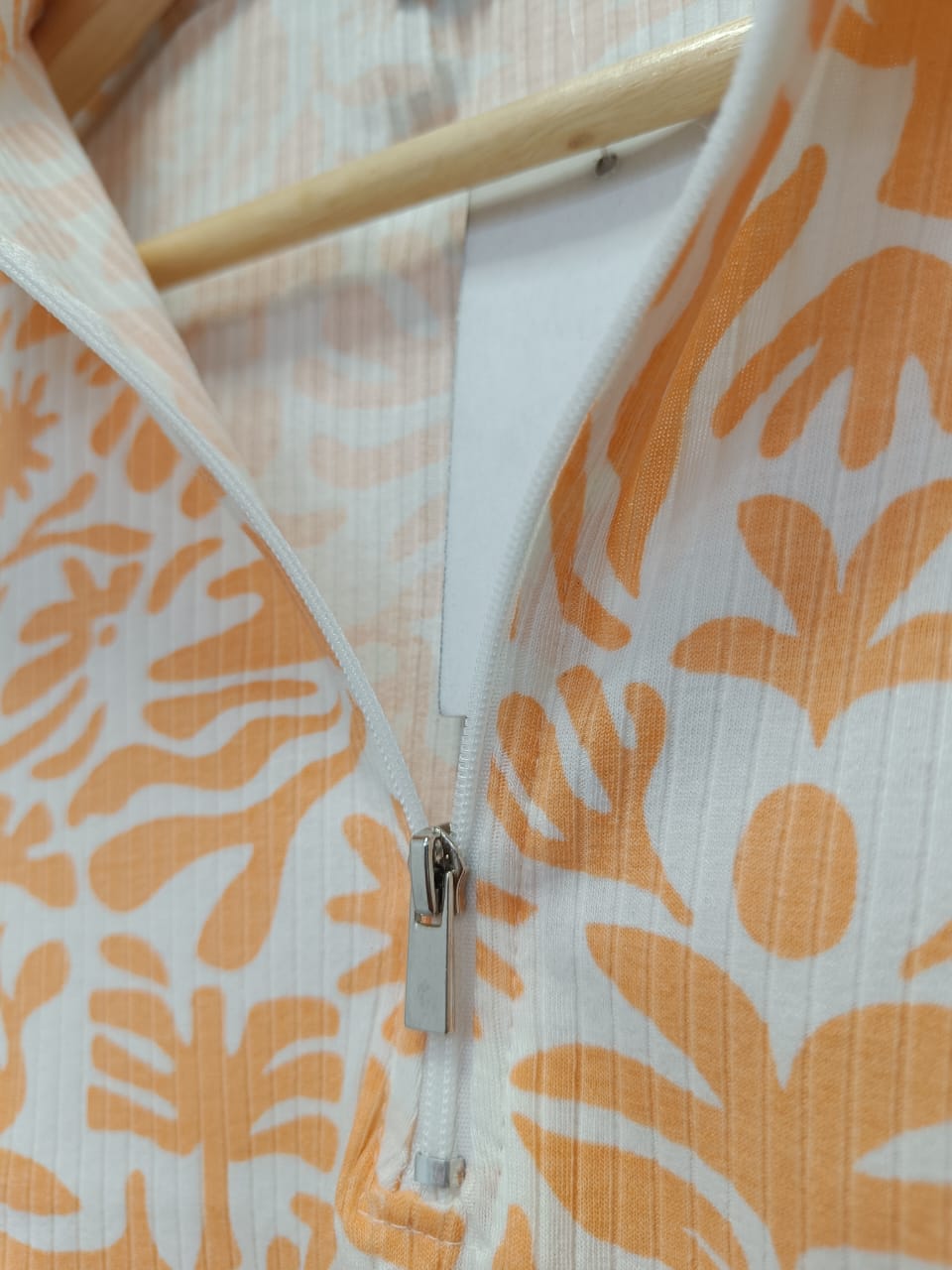 H&M Women's Orange & White Ribbed Floral Print Zip-Up Crop Top