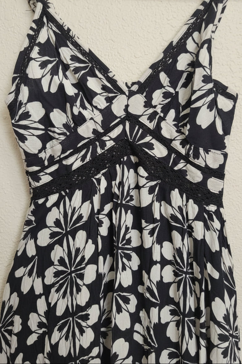 Angie Women's Black and White Floral Rayon Sleeveless Mini Dress