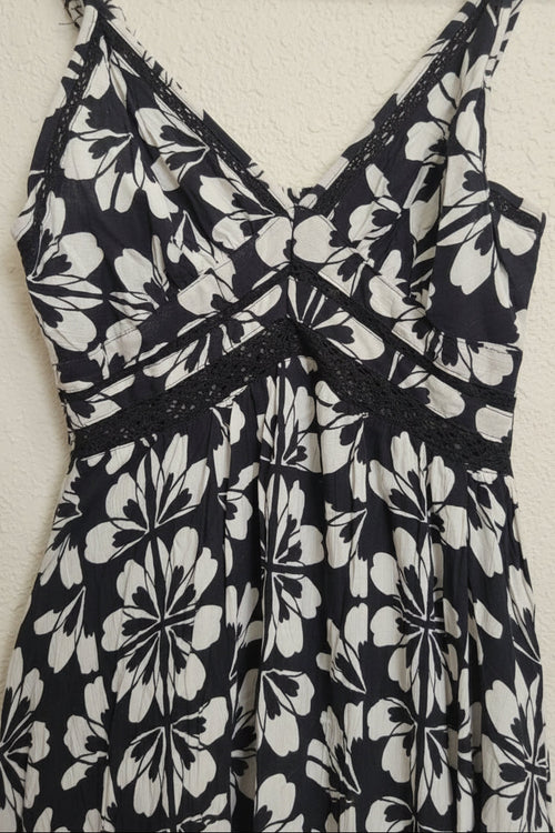 Angie Women's Black and White Floral Rayon Sleeveless Mini Dress