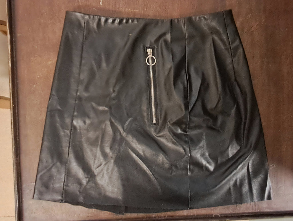 SHEIN Women's Black Faux Leather Mini Skirt with O-Ring Zipper