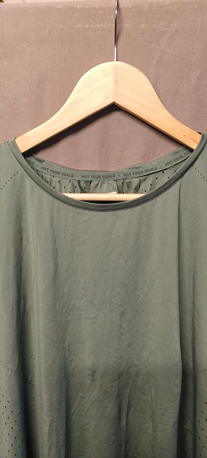 HIIT YOUR GOALS Women's Sage Green Perforated Activewear Top