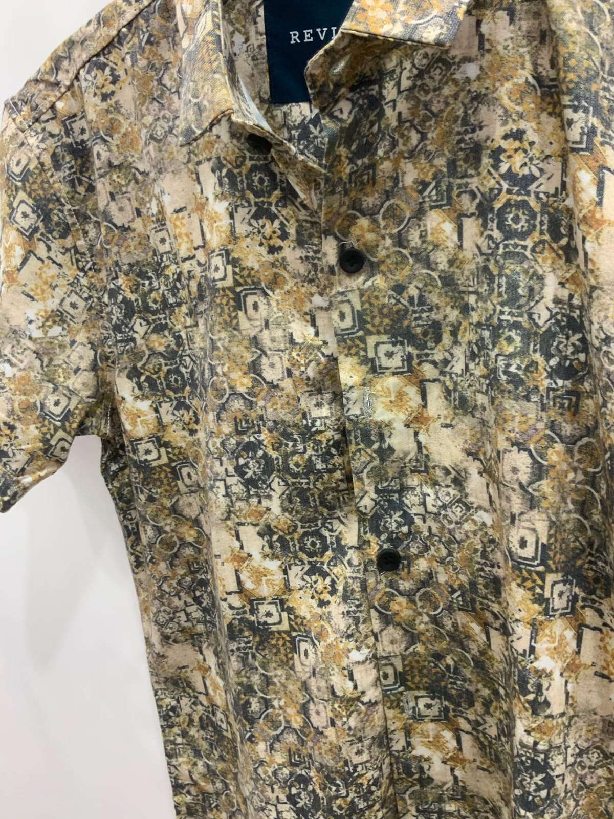 REVLON Men's Abstract Print Short Sleeve Casual Shirt
