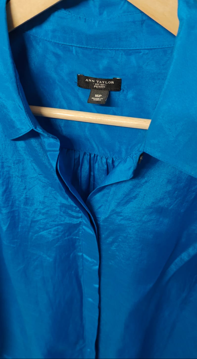 Ann Taylor Petite Royal Blue Sleeveless Collared Button-Up Top