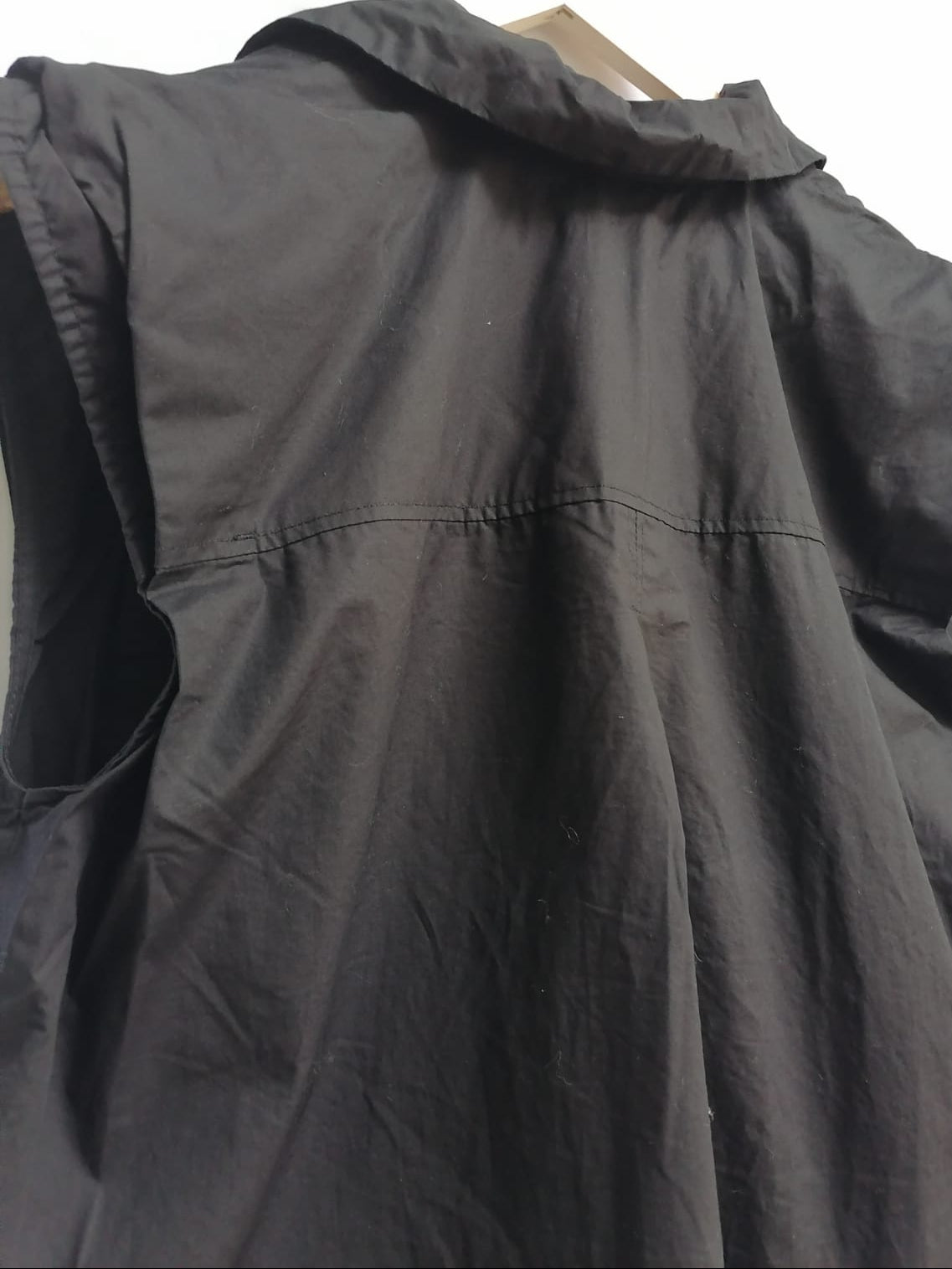 H&M Women's Black Sleeveless Collared Button-Up Shirt