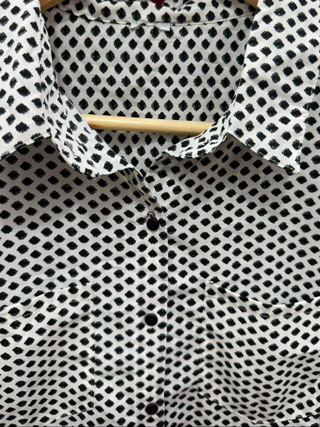 Women's Black and White Diamond Print Long Sleeve Button-Up Shirt