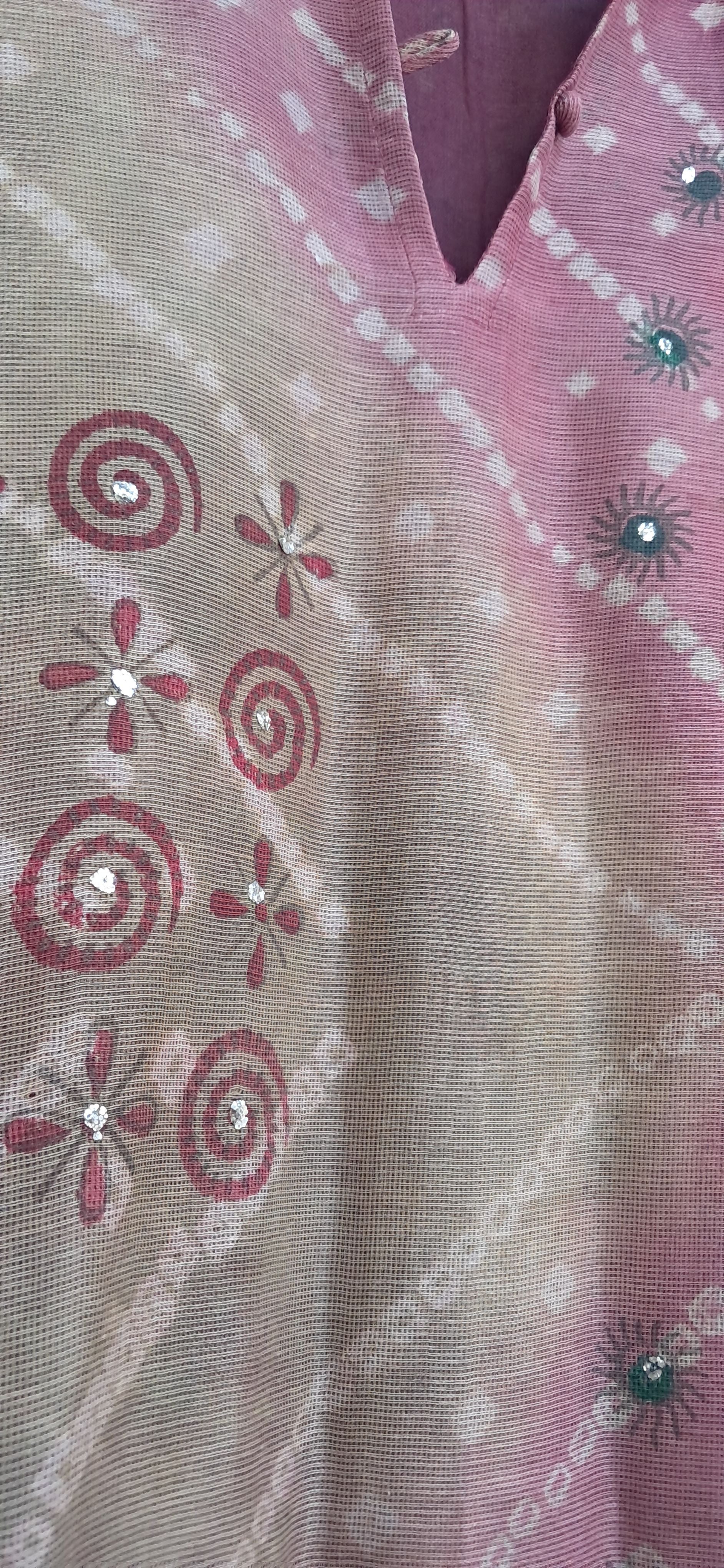 Women's Sleeveless Bandhani Print Kurta with Embellishments