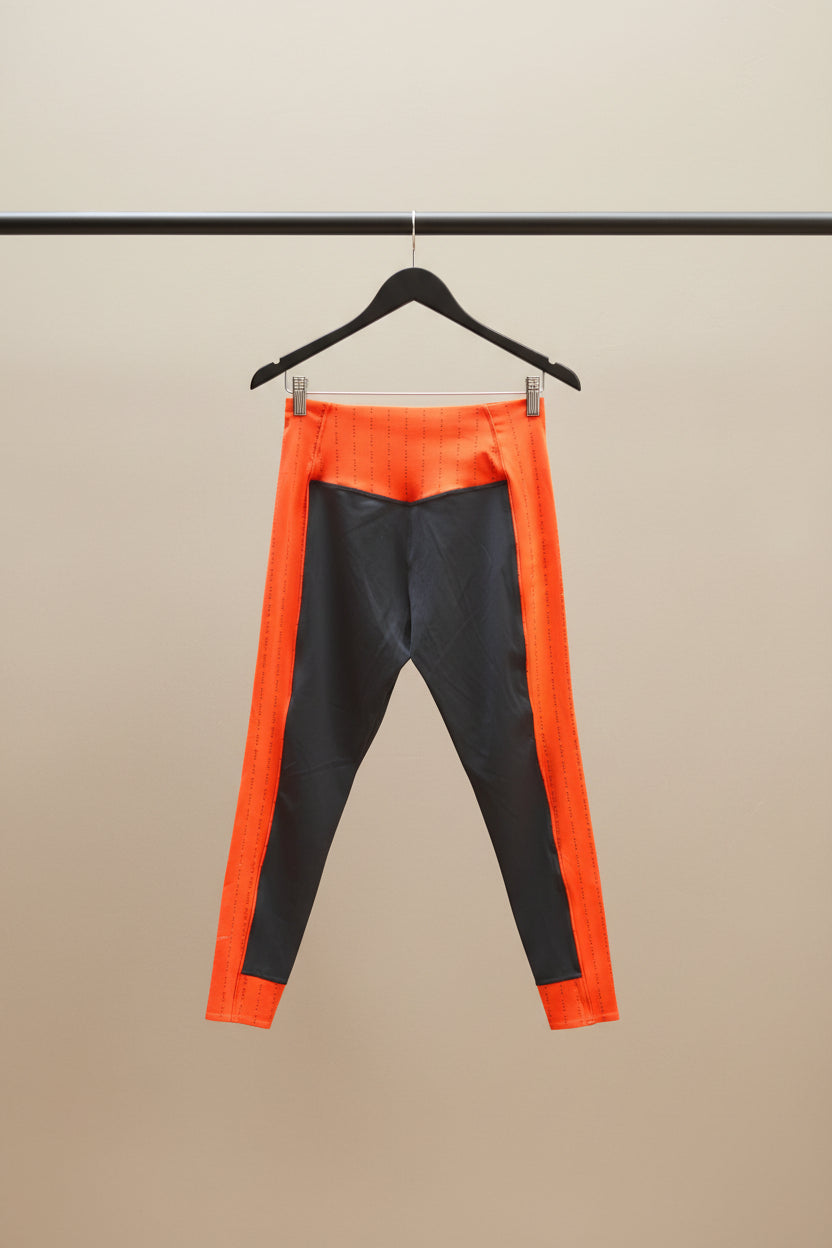 Nike Dri-Fit XL Black and Orange Cropped Leggings