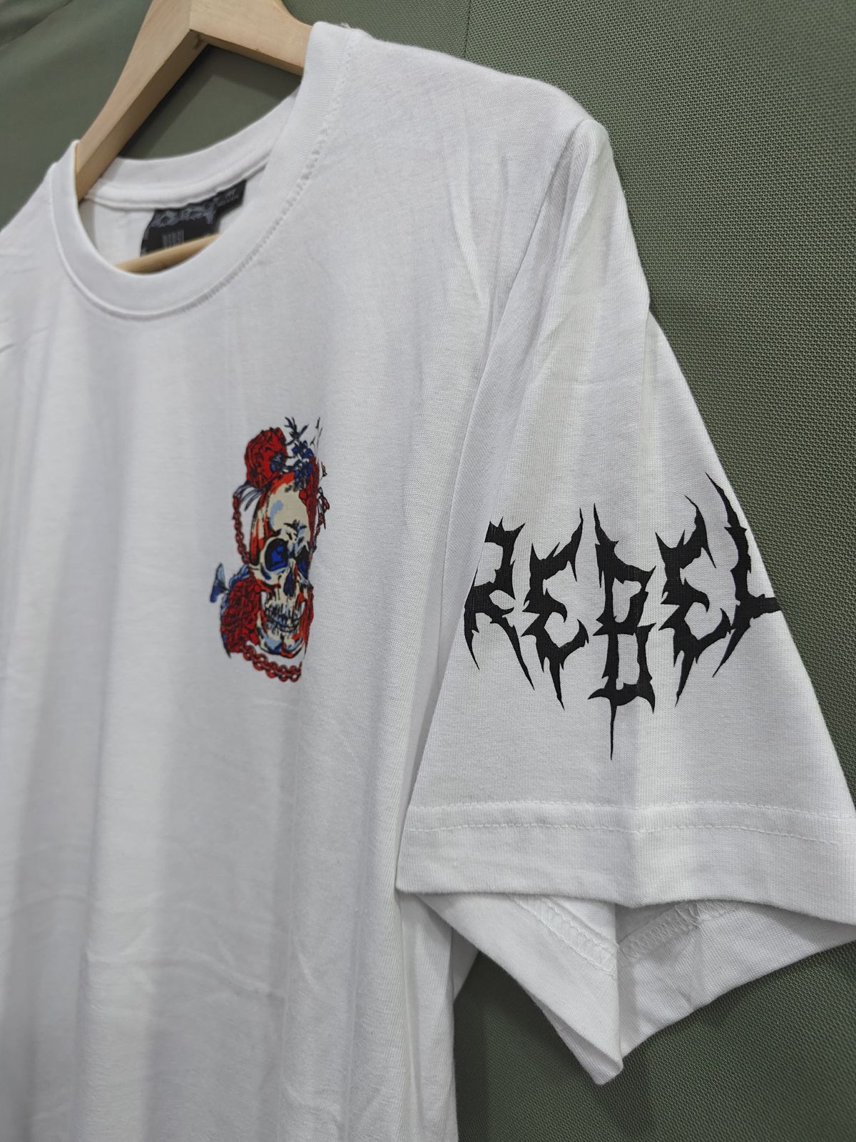 REBEL Men's White Skull & Rose Graphic Print T-Shirt
