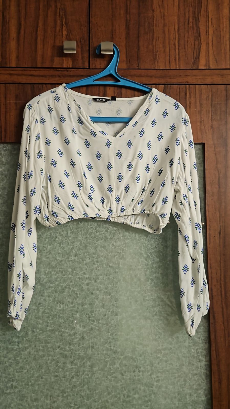 Women's White & Blue Printed Full Sleeve Crop Top