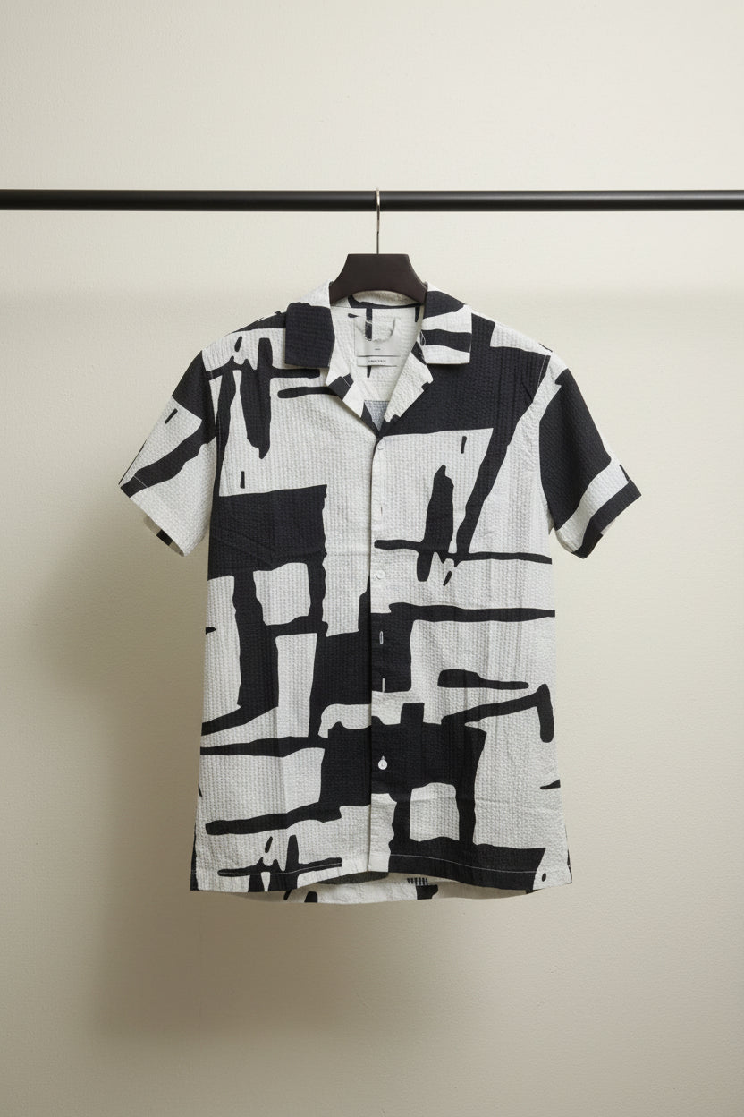 CORE COMFORT Men's Black and White Abstract Print Short Sleeve Casual Shirt