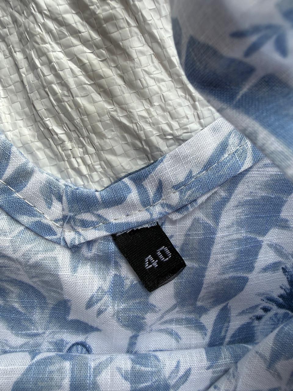 Women's Blue & White Tropical Print V-Neck Sleeveless Top