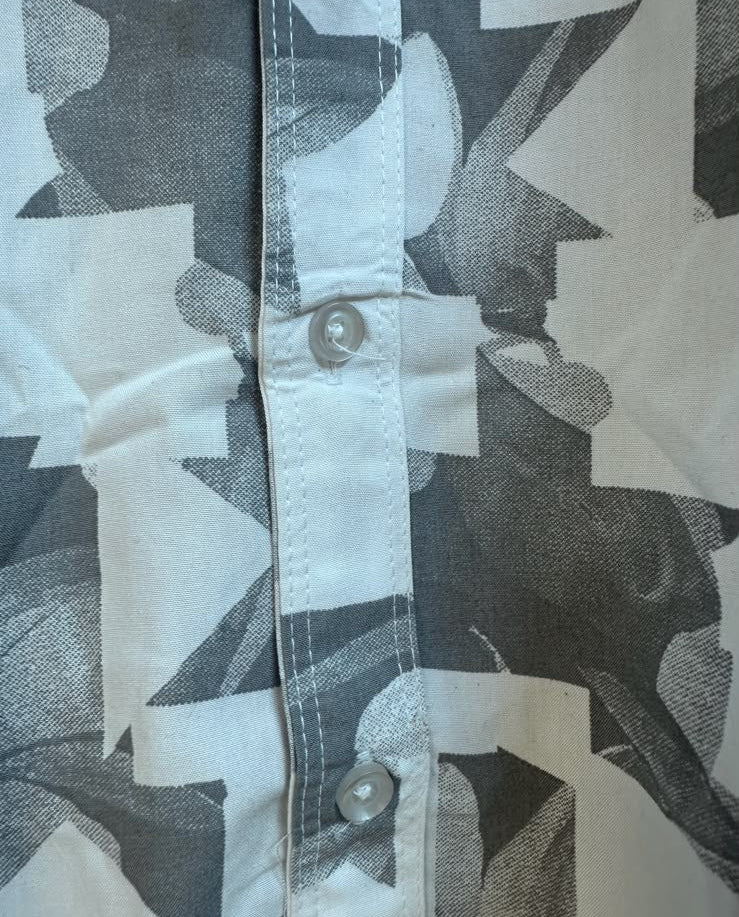 The Rock Way Men's Grey and White Abstract Print Short Sleeve Casual Shirt