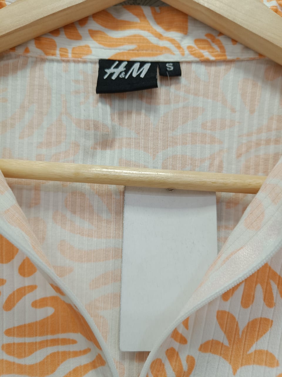 H&M Women's Orange & White Ribbed Floral Print Zip-Up Crop Top