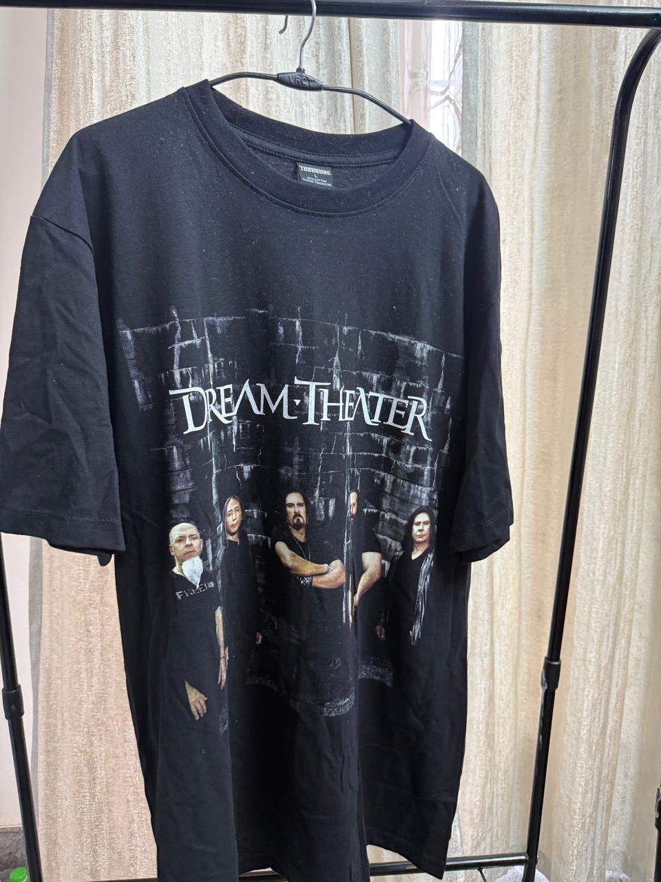 Black Dream Theater Band Print T-shirt by Thanabat