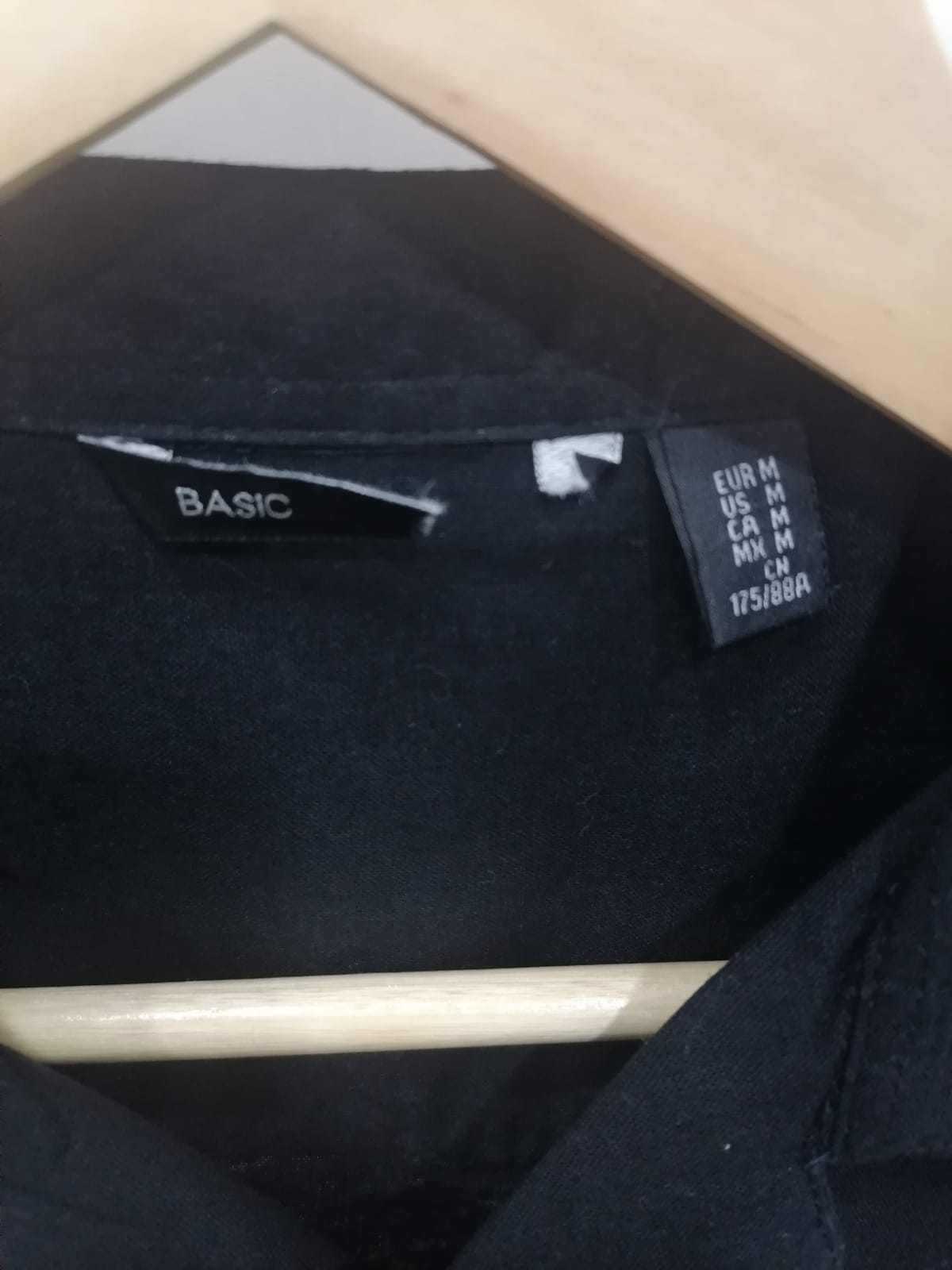 BASIC Men's Black Short Sleeve Collared Shirt
