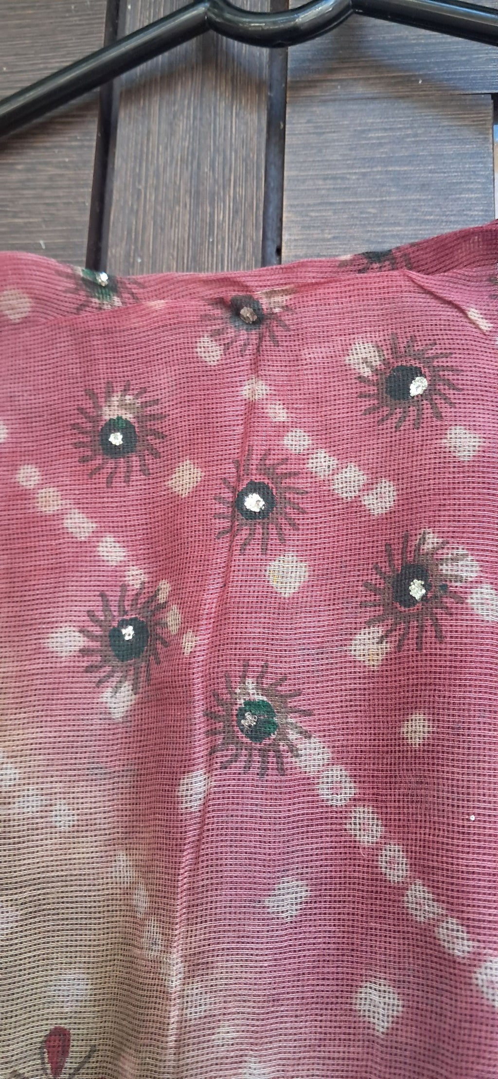 Women's Sleeveless Bandhani Print Kurta with Embellishments
