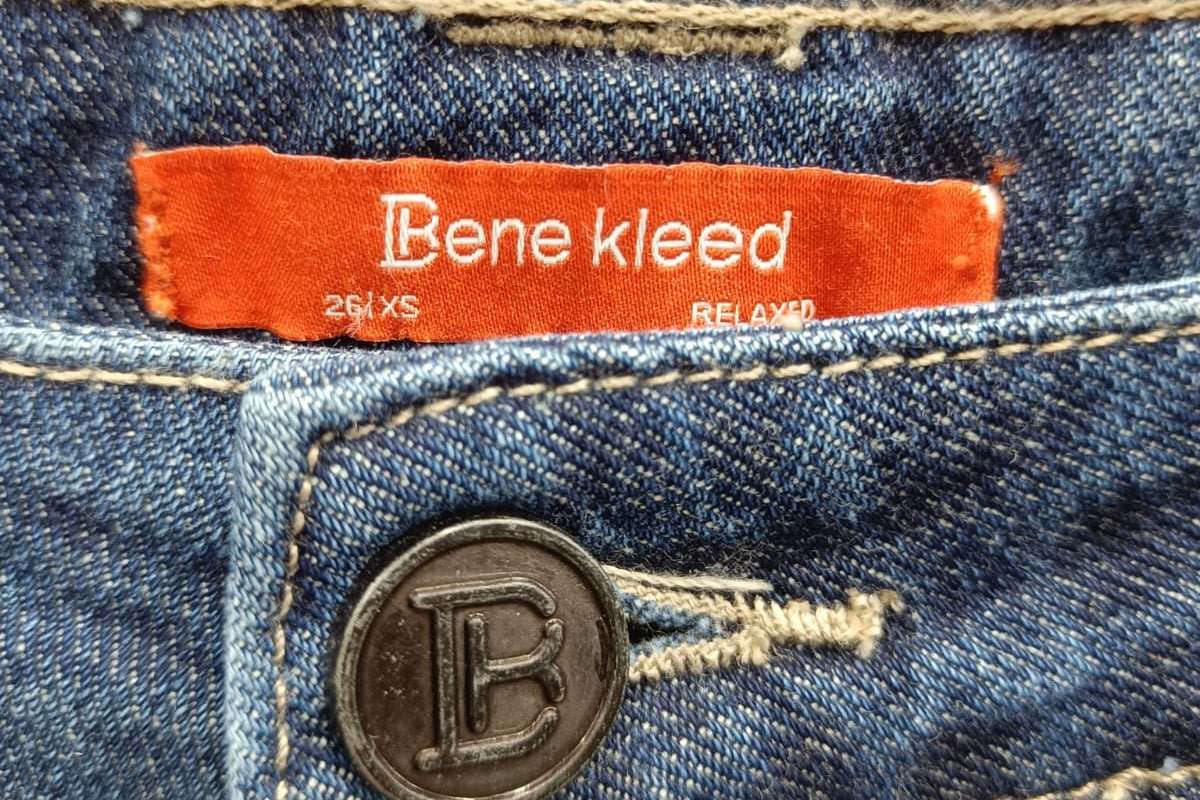 Bene kleed Women's Blue Denim Relaxed Fit Cargo Shorts