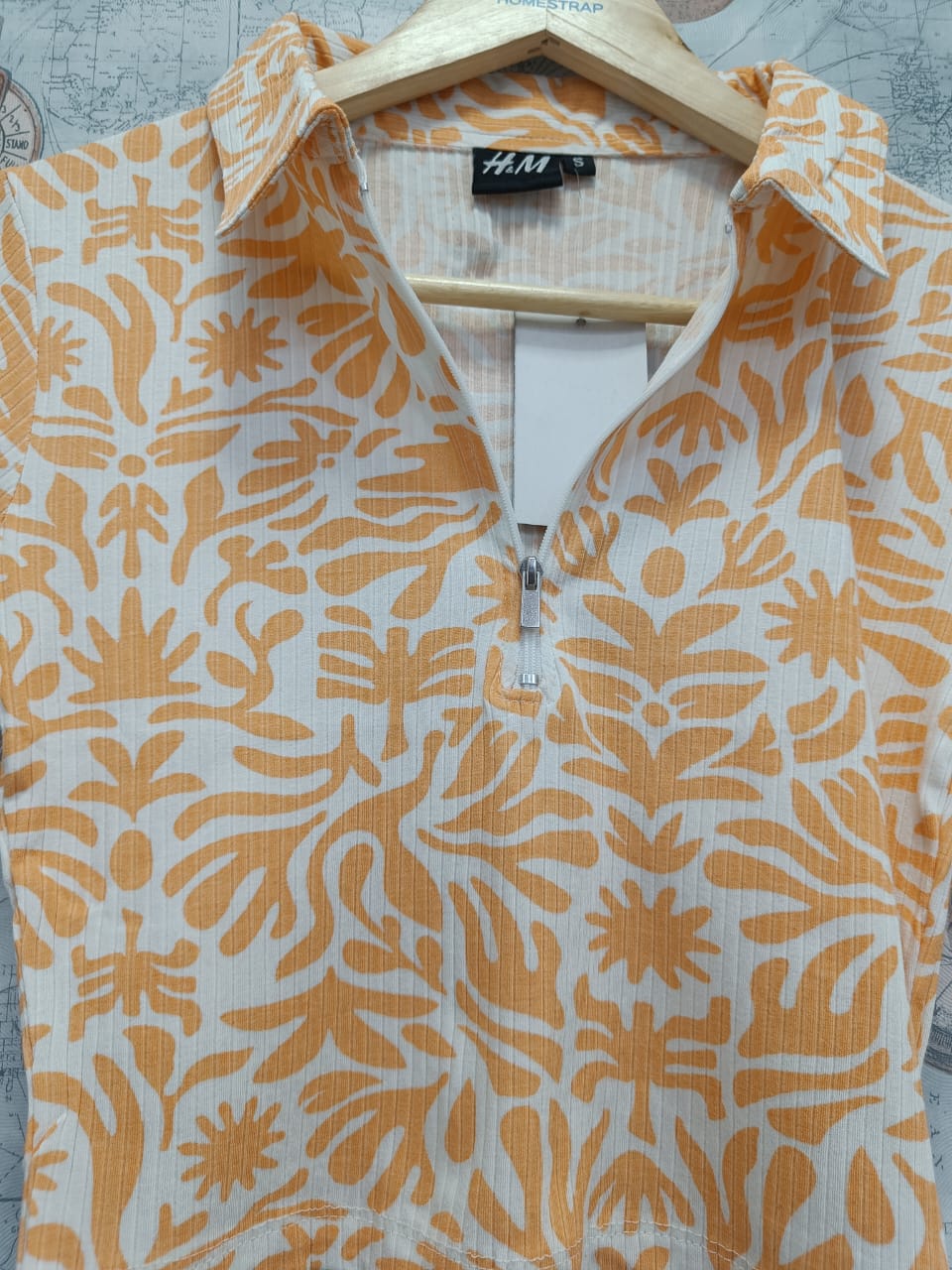 H&M Women's Orange & White Ribbed Floral Print Zip-Up Crop Top