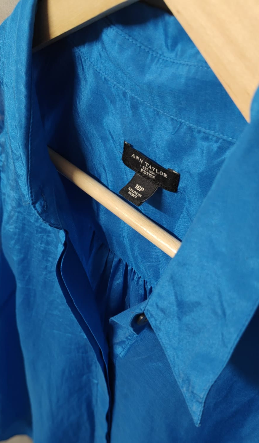 Ann Taylor Petite Royal Blue Sleeveless Collared Button-Up Top