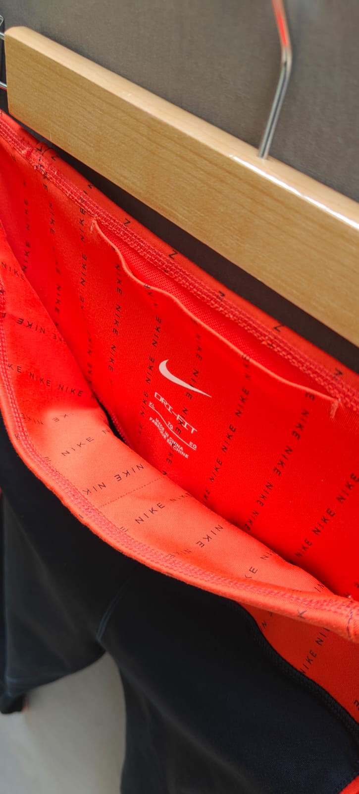 Nike Dri-Fit XL Black and Orange Cropped Leggings