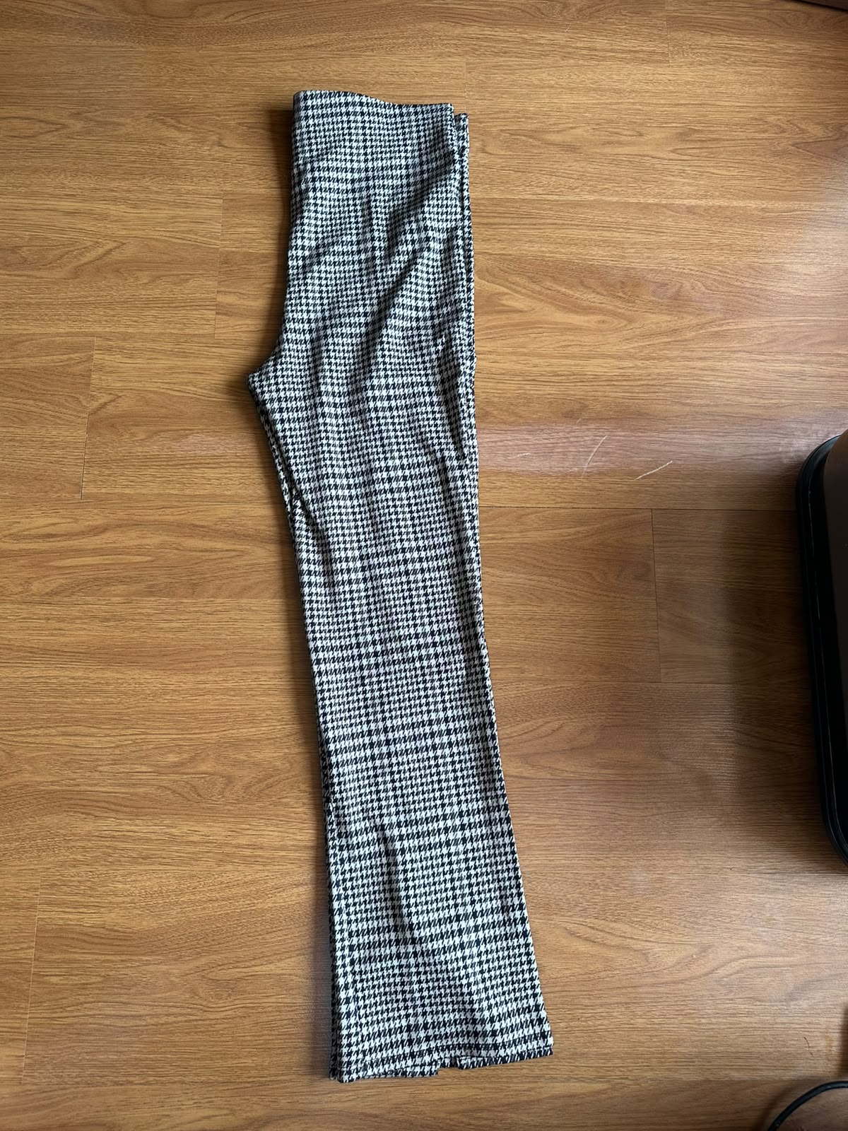 H&M Women's Houndstooth Pattern Split Hem Flared Trousers