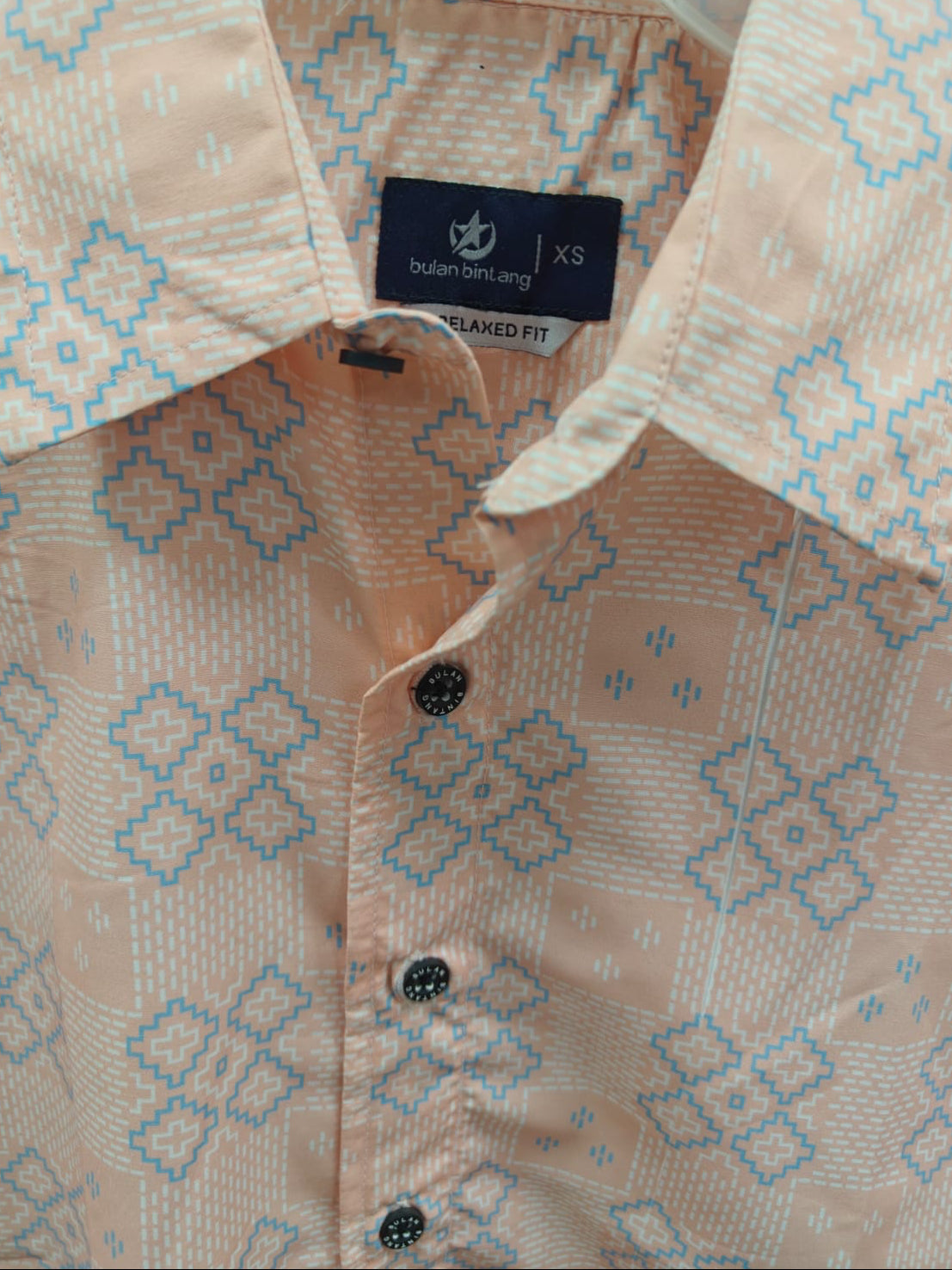 Bulan Bintang Men's Peach Relaxed Fit Short Sleeve Shirt with Geometric Print