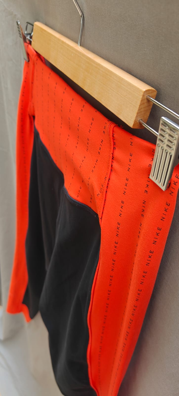 Nike Dri-Fit XL Black and Orange Cropped Leggings