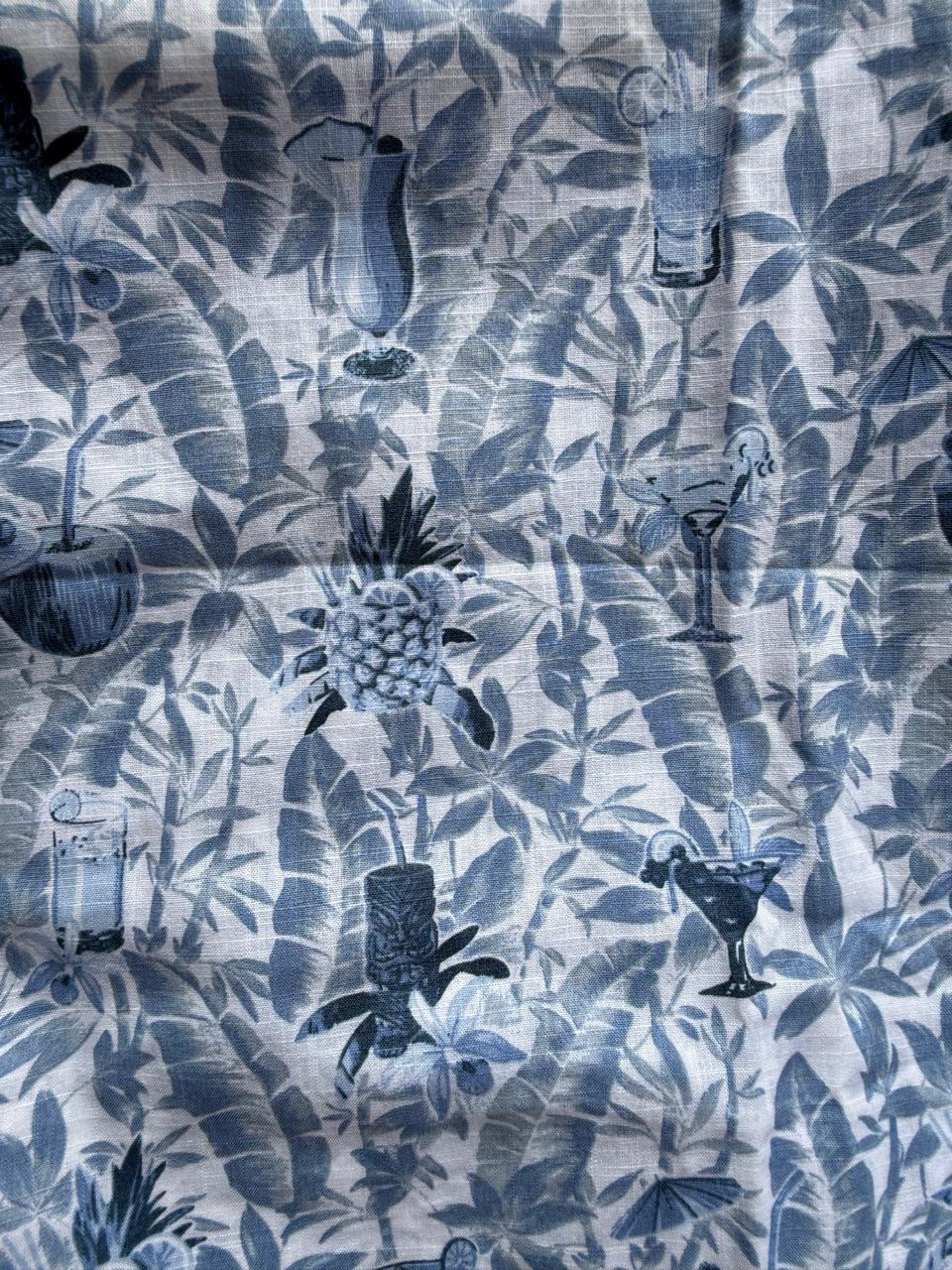 Women's Blue & White Tropical Print V-Neck Sleeveless Top