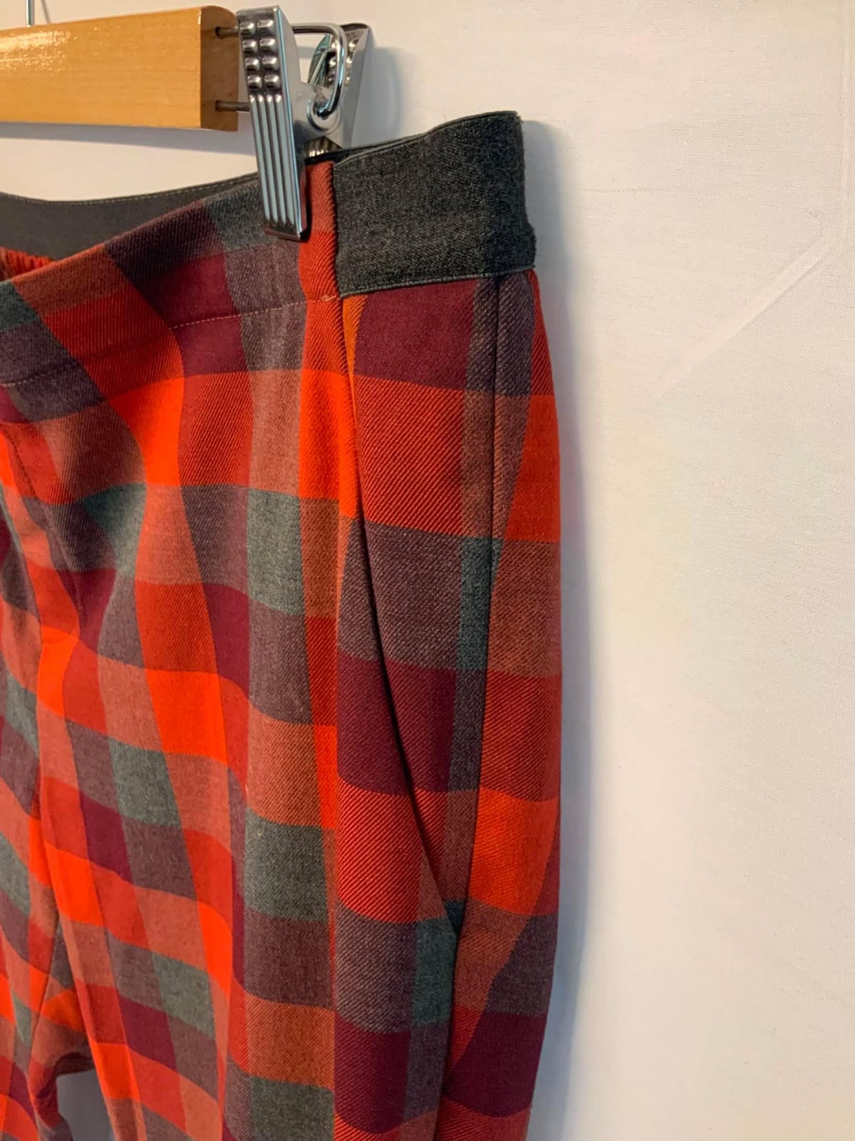 UNIQLO Women's Red & Grey Plaid Regular Fit Trousers
