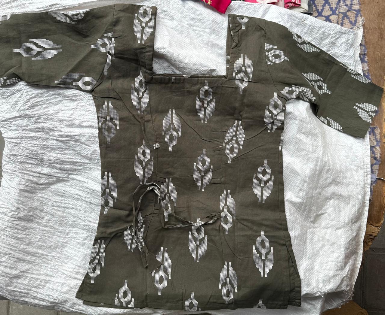 Women's Olive Green Printed Square Neck Short Sleeve Top