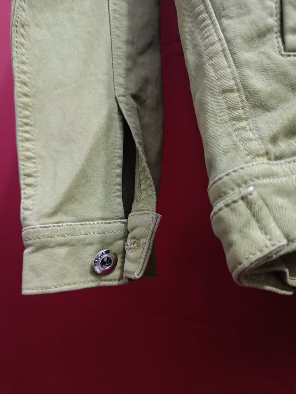 L London Fashionable Men's Olive Green Denim Jacket with 'NO STYLE' Patches